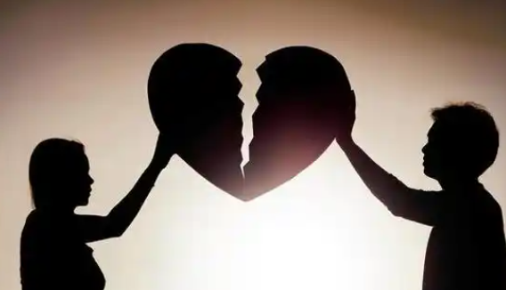 夫妻双方在婚后贷款买房，离婚后，房子该如何分割？